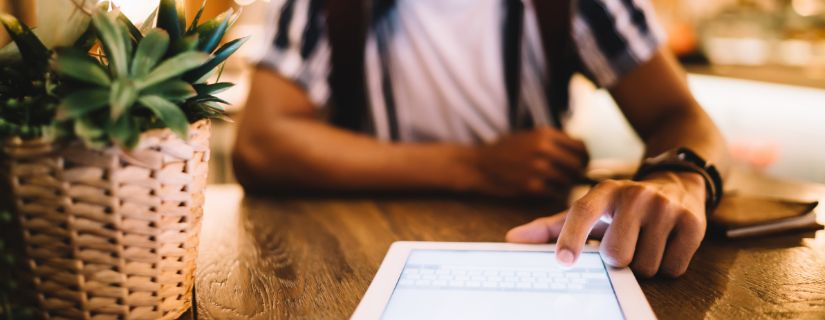 11 Things to Include in Your Email Footer (+ Examples) img